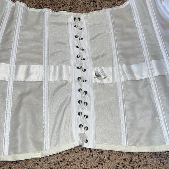 Fredericks of Hollywood lace up white corset - Picture 5 of 5